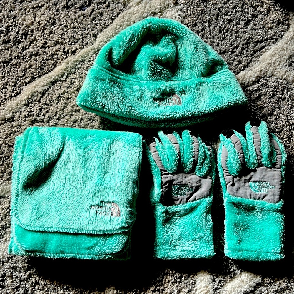 The north face set beanie hat scarf gloves teal mint Kids youth medium